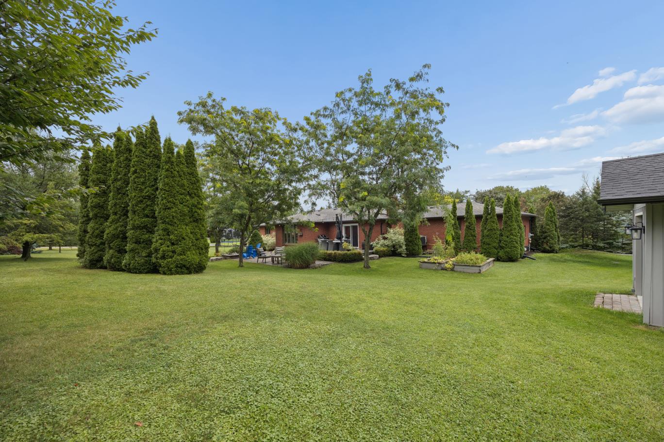 Expansive private backyard lawn and landscaping at 30 Potters Lane, Enniskillen